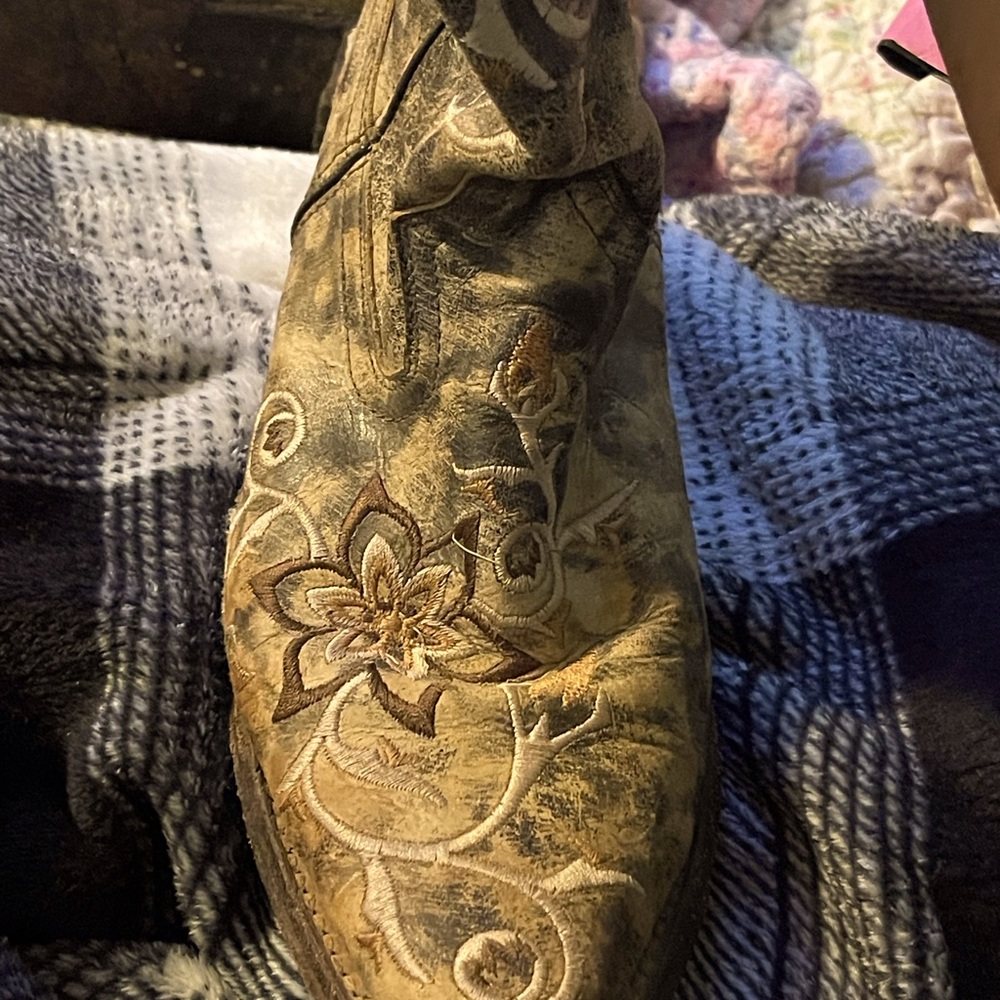 Cowboy boots size 8 women's